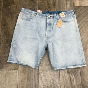 Nwt Levi’s 501 light wash jean shorts